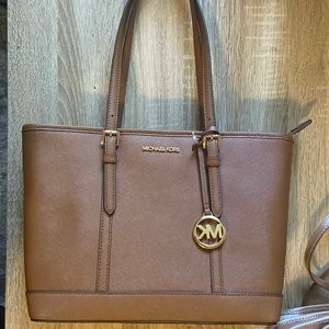 Michael Kors Jet Set Travel Top Zip Tote